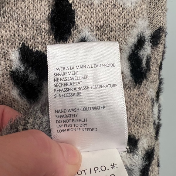 TRIBRAL Tan and Black Cheetah Print Sweater, Size Medium, A4 - Picture 4 of 7